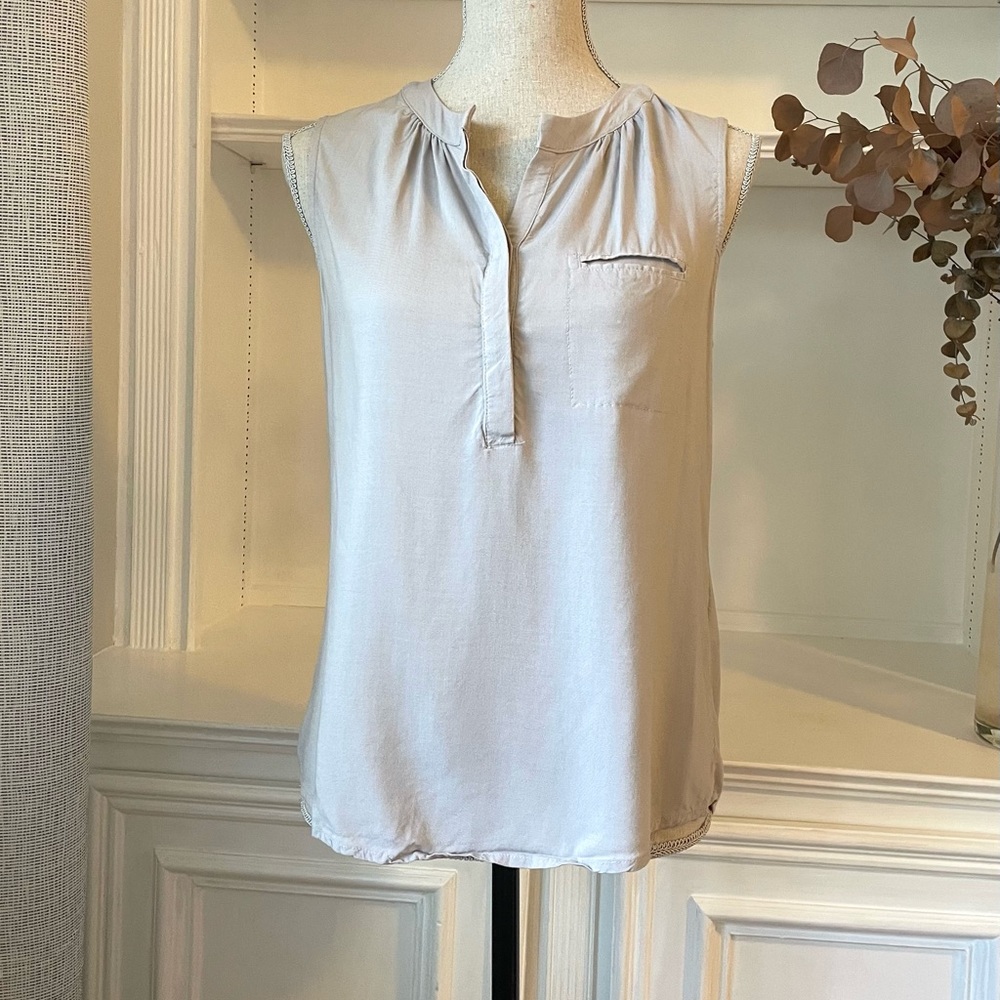 Forever21 Gray Sleeveless Rayon Top size S